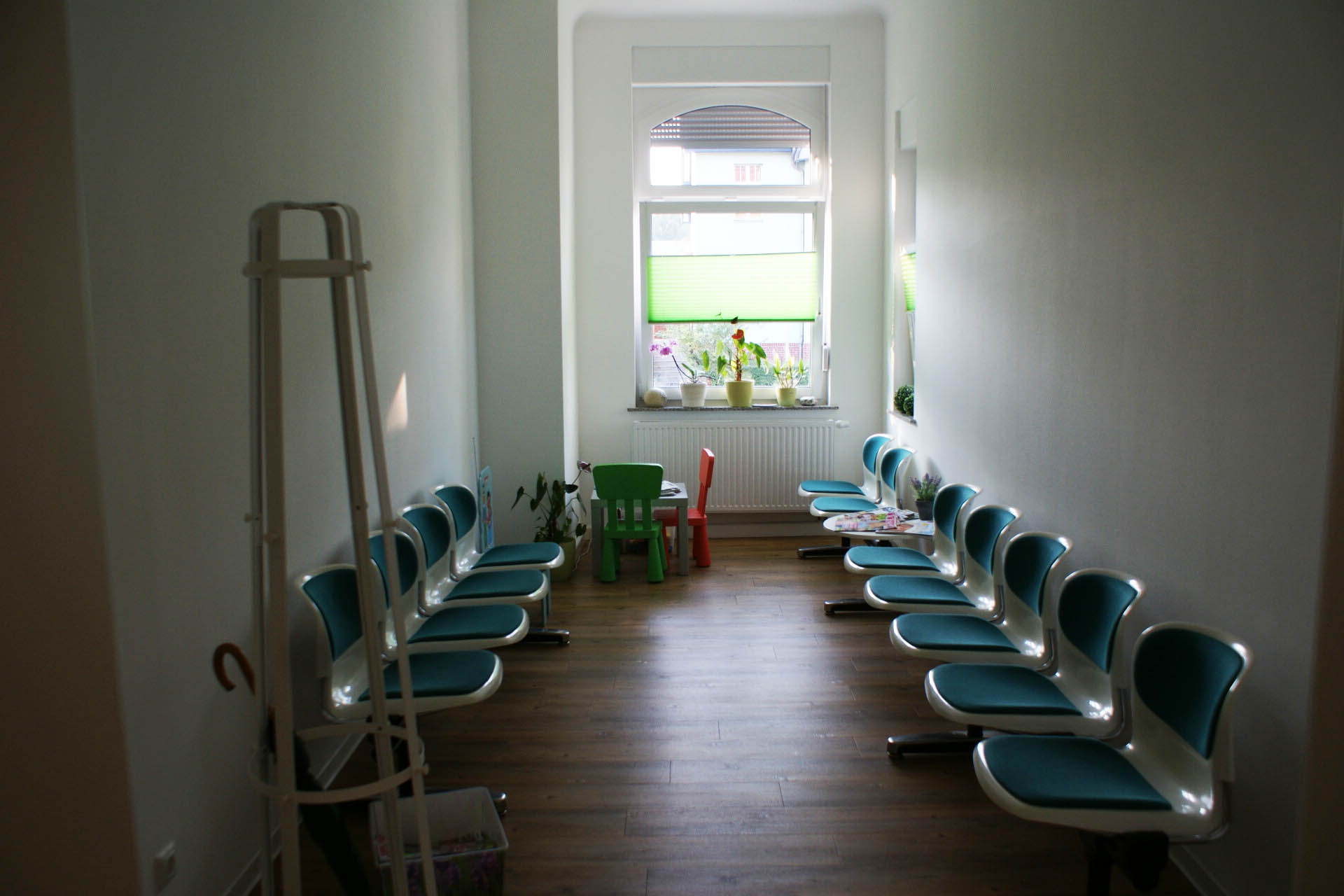 Zahnarztpraxis Dr. Dengler Jüterbog - Wartezimmer