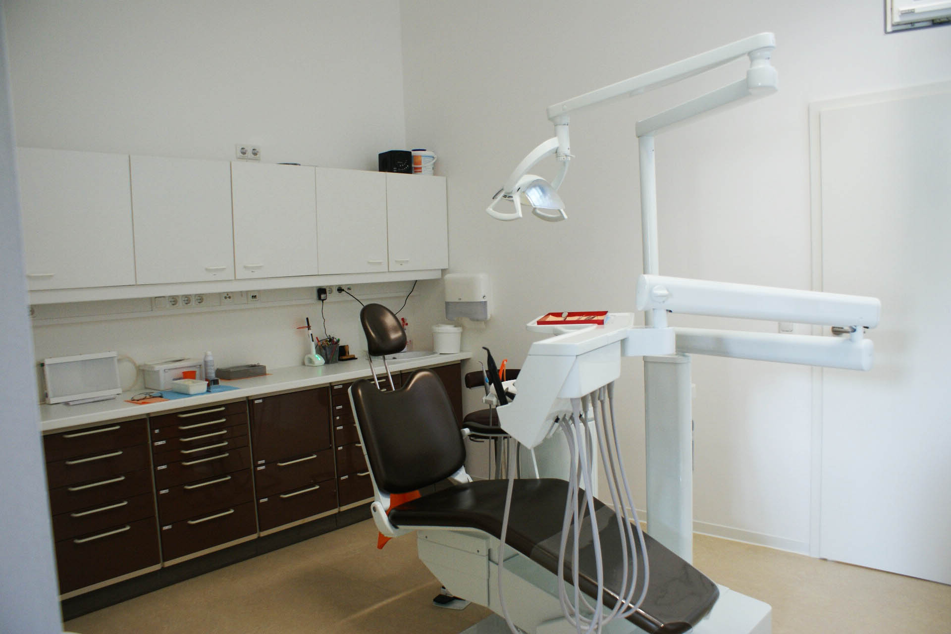 Zahnarztpraxis Dr. Dengler Jüterbog - Behandlungszimmer